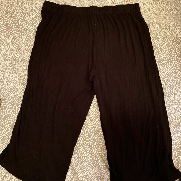 BLACK CAPRI PJ BOTTOMS - Picture 4 of 4